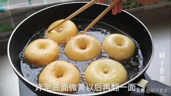 甜甜圈也能自己在家做,不用烤箱,不用模具​,蓬鬆柔軟,簡單好吃 甜甜圈也能自己在家做,不用烤箱,不用模具​,蓬鬆柔軟,簡單好吃