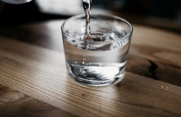 早上空腹喝水比不吃早餐危害還大，最好別忽視？科學喝水記住這些