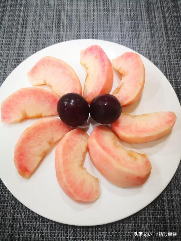 早餐不知道吃什麼？看看我家早餐，白玫瑰主食搭配雞絲蔬菜，完美