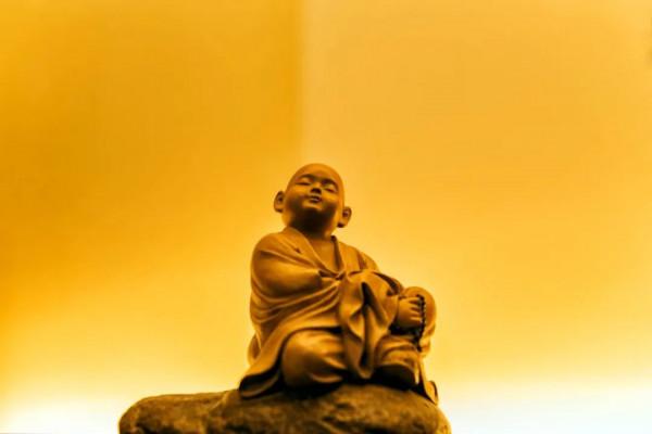 初六｜人有六悟：活在當下，笑在當下，悟在當下