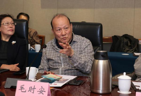 從藝40餘年演了50餘部戲，“做人做事，她都是標杆”