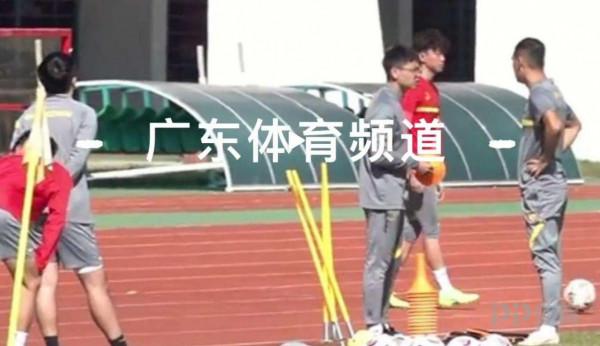 鄭智發起！廣州隊16名球員進行日常訓練 低調回應媒體