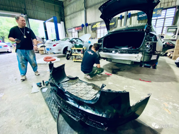 這輛特斯拉Model 3應該剎得住,提車之前剎車改件都準備好了 這輛特斯拉Model 3應該剎得住,提車之前剎車改件都準備好了