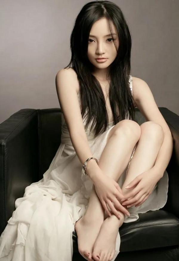 賈乃亮估計有點後悔，穿這一身的李小璐美極了……