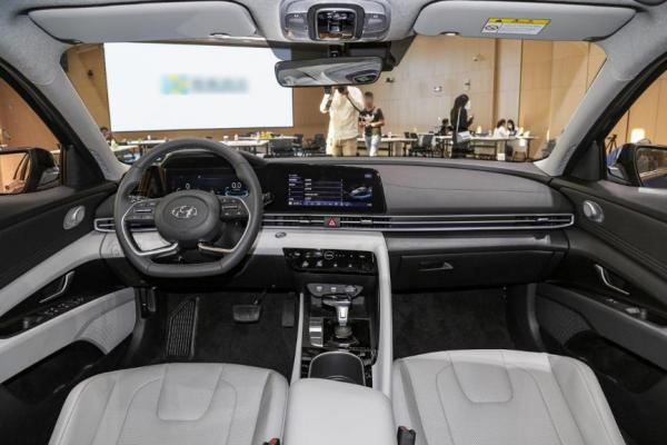 更鋒芒的韓系車到底適不適合家用?第七代伊蘭特實力全解讀 更鋒芒的韓系車到底適不適合家用?第七代伊蘭特實力全解讀