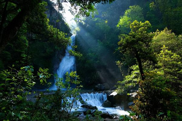 湖南一低調避暑聖地，森林覆蓋率高為天然氧吧，雅趣奇險