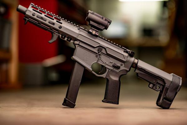 柯爾特衝鋒槍:一個搶市場的衝鋒槍,最後卻催生了一個更大的市場 柯爾特衝鋒槍:一個搶市場的衝鋒槍,最後卻催生了一個更大的市場