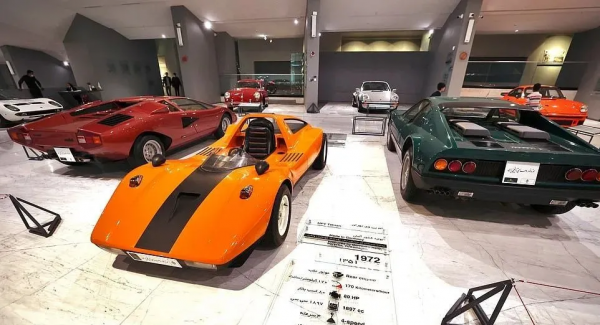伊朗王室豪車展:從鍍金保險槓到希特勒的贈禮 伊朗王室豪車展:從鍍金保險槓到希特勒的贈禮