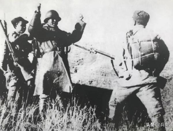 日軍軍官歇斯底里,遭新四軍捅殺,指導員一看肩章:是個中佐 日軍軍官歇斯底里,遭新四軍捅殺,指導員一看肩章:是個中佐