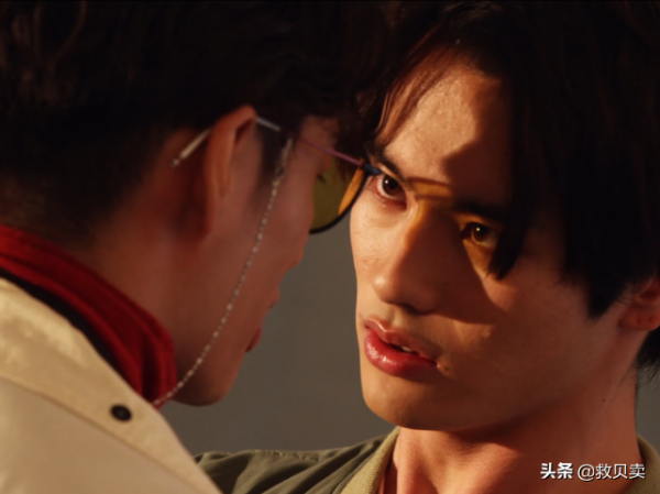 假面騎士利維斯:21話的3個隱藏劇情，狩崎預備變身，三兄妹被騙了