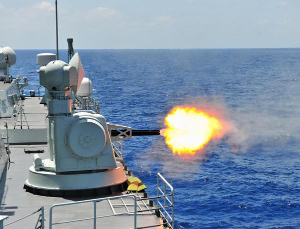 遼寧艦編隊再次出海，攜萬噸大驅駛向太平洋，日本出動“準航母”