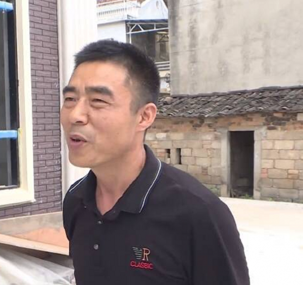 本科女兒私奔初中快遞小哥，父親：我30萬培養的女兒就找了個差的