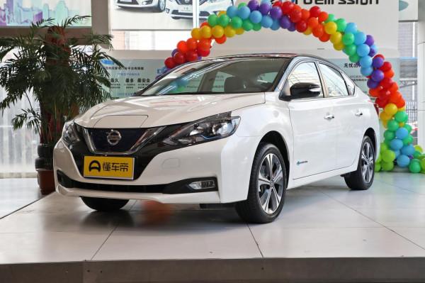 測評軒逸·純電，雙色外觀，動力充足