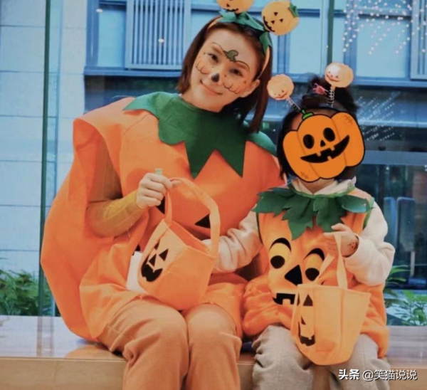 萬聖節打扮:朱珠女兒扮孔雀,何超蓮侄女扮南瓜,董璇女兒扮女巫 萬聖節打扮:朱珠女兒扮孔雀,何超蓮侄女扮南瓜,董璇女兒扮女巫