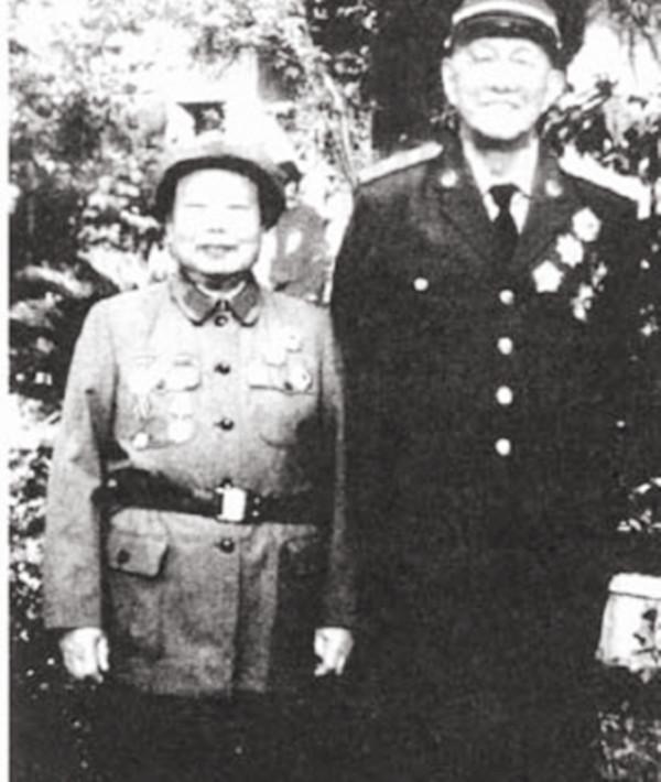 洪學智愛上一個女兵，對方嫌他是麻子臉，二哥見多識廣說到點子上