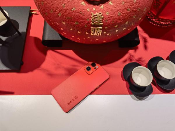 OPPOReno7紅絲絨新年版亮相！寓意好運當頭 皆事順