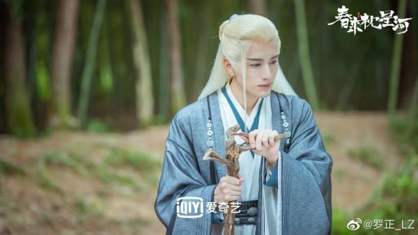 《眼裡餘光都是你》飆升榜第一，男二“曹評”比男主羅正還帥