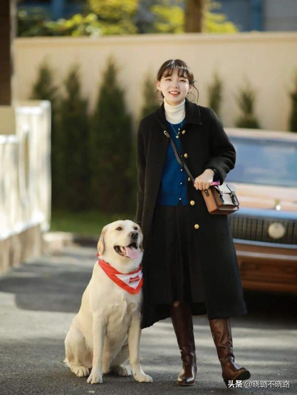 建議面板黃的女性，秋冬多穿這4個“高階色”，顯白減齡還有氣質