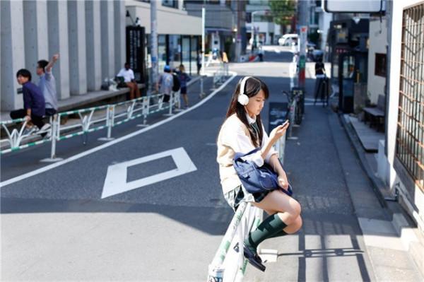 在日本，如果有人在街頭對你彎食指的話，千萬要當心