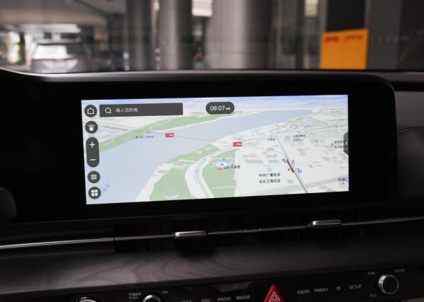 家裡人口多，買MPV更合適，可以看看這兩款，安靜舒適還省油