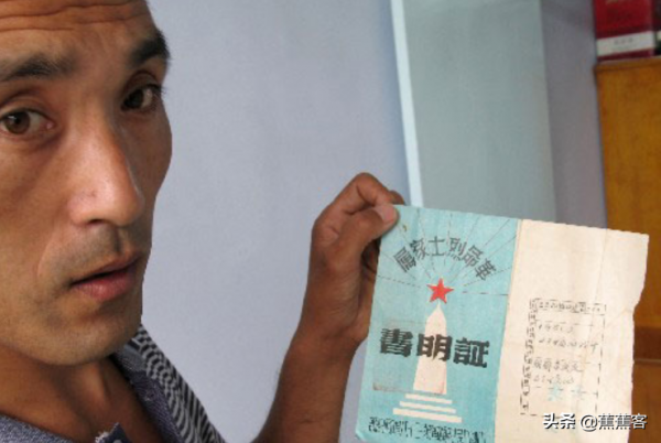 李紅旗：97年花2500買5張紙片，妻子埋怨，父親：這是5張烈屬證明