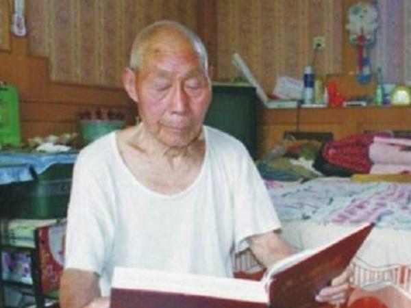 胡清河:金門戰役被俘後,胸前系兩個籃球,遊了11小時回大陸 胡清河:金門戰役被俘後,胸前系兩個籃球,遊了11小時回大陸