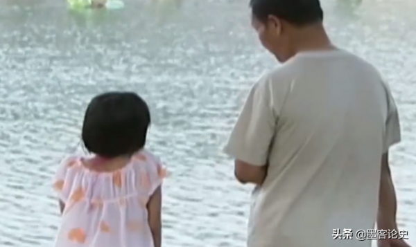 江西8歲女孩患血管瘤，下巴長出長舌狀肉瘤，隨年齡增長垂吊胸前