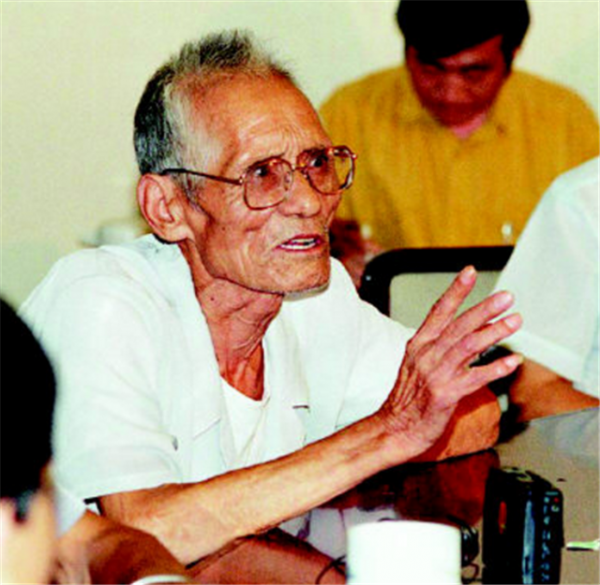 1997年，一個日軍小隊長，在50年後重回狼牙山磕頭謝罪