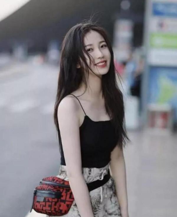 聰慧美麗的青年演員虞書欣