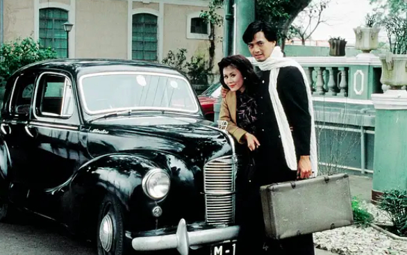 同是給馮程程打傘，周潤發版與黃曉明版，兩個版本的差距有多大？