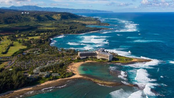 巨石強森關於他對夏威夷的愛和必須佩帶的旅行配件