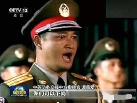 香港迴歸當晚，升旗手朱濤：鼻裡塞棉花，血往嘴裡吸