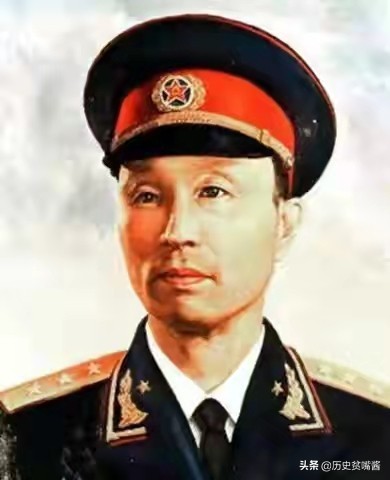 開國上將回老家，見警車開路攔住人民群眾，他大怒道：耍什麼排場