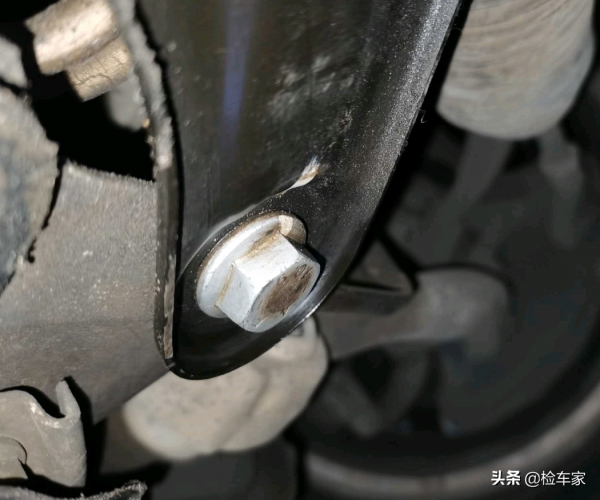 入門級德系豪車十年車齡能買嗎？這輛9萬塊的賓士告訴你要慎重