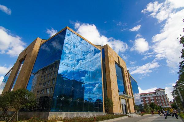 這4類學生有福了，畢業就能進入事業單位，就業待遇不比軍警差