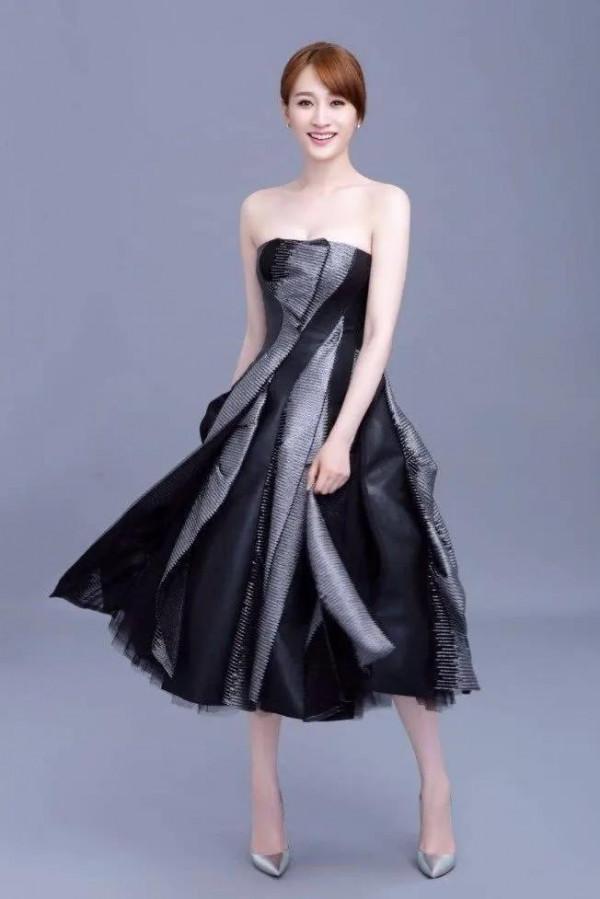 李小冉這氣質真是沒誰能比的了