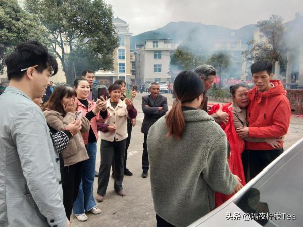 他與親人走散三十年，直到自己的出現，父母才發現他們認錯了兒子