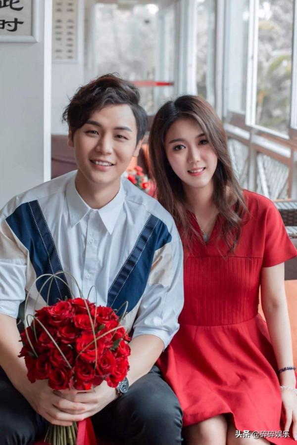 廣東“巨星”康天庥眼光毒辣,現實中老婆美豔還旺夫,不輸羅飛雁 廣東“巨星”康天庥眼光毒辣,現實中老婆美豔還旺夫,不輸羅飛雁