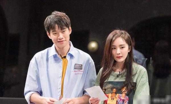 劉愷威魏大勳機場偶遇,魏大勳慌忙躲避,劉愷威面露尷尬全程黑臉 劉愷威魏大勳機場偶遇,魏大勳慌忙躲避,劉愷威面露尷尬全程黑臉