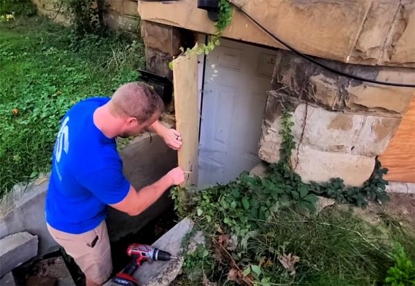 小兩口低價買下538㎡廢棄別墅，空間雖大卻殘破不堪，網友：值了