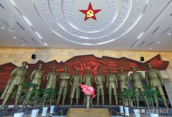 1988年,洪學智到高臺縣烈士陵園,表情嚴肅,步伐緩慢,一言未發 1988年,洪學智到高臺縣烈士陵園,表情嚴肅,步伐緩慢,一言未發