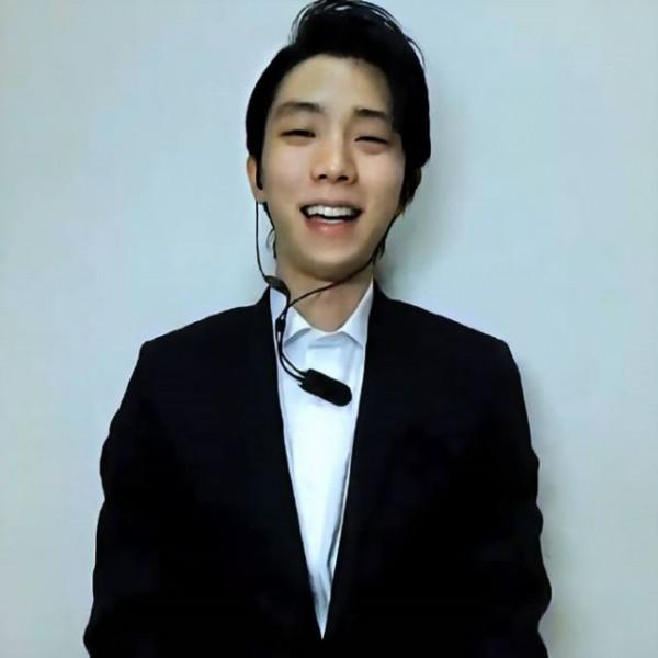 羽生結弦影片發表NHK杯比賽宣言，綠色家居褲卻意外搶眼？