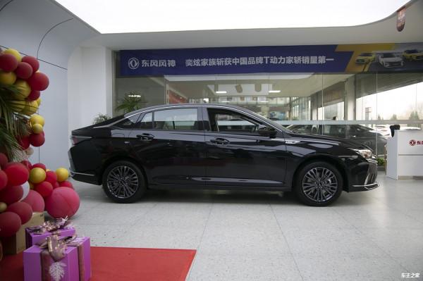 奶爸也可以潮酷 實拍奕炫MAX超酷潮爸版