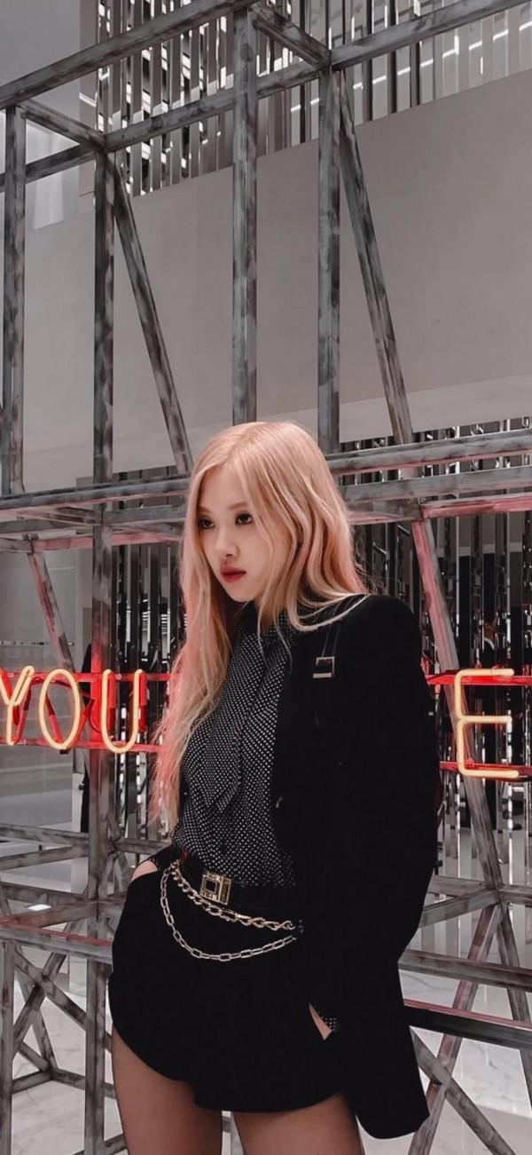 BLACKPINK ROSÉ樸彩英生活照 可甜可鹹 私底下也是穿搭潮人