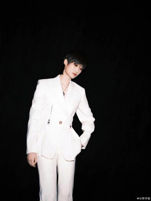 李宇春還是這樣的裝扮最酷最美