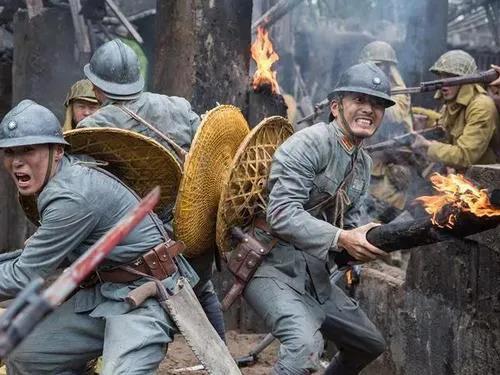 傅作義的部隊與日軍拼刺刀，日軍被挑得稀里嘩啦，倖存者抱頭鼠竄