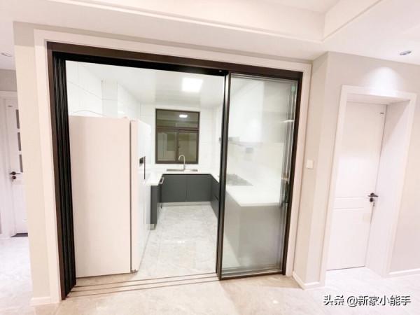 90後婚房，打掃乾淨準備要入住，刷網紅灰，效果很漂亮啊