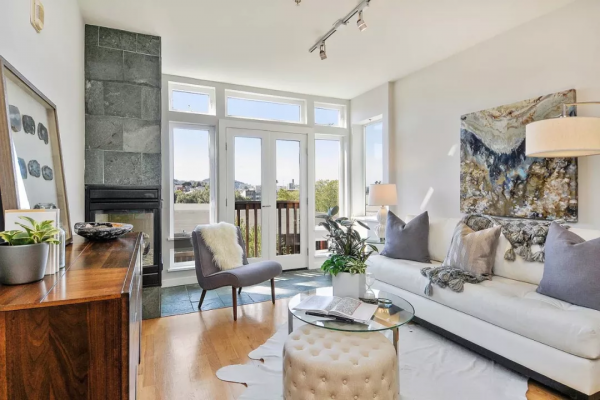 我真的有點煩了，客廳到底要不要裝電視