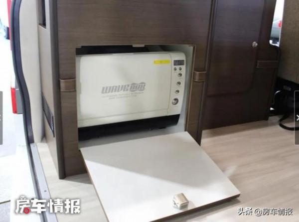 20萬級的豐田房車，長4米自動擋帶四驅，開著辦公還能做飯和午休