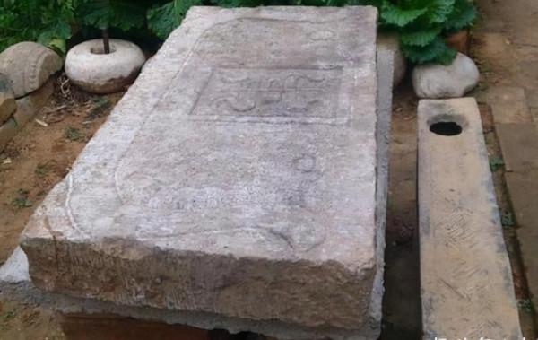 浙江一農民蓋豬圈，上山開採石料，結果一鎬下去刨出107件國寶